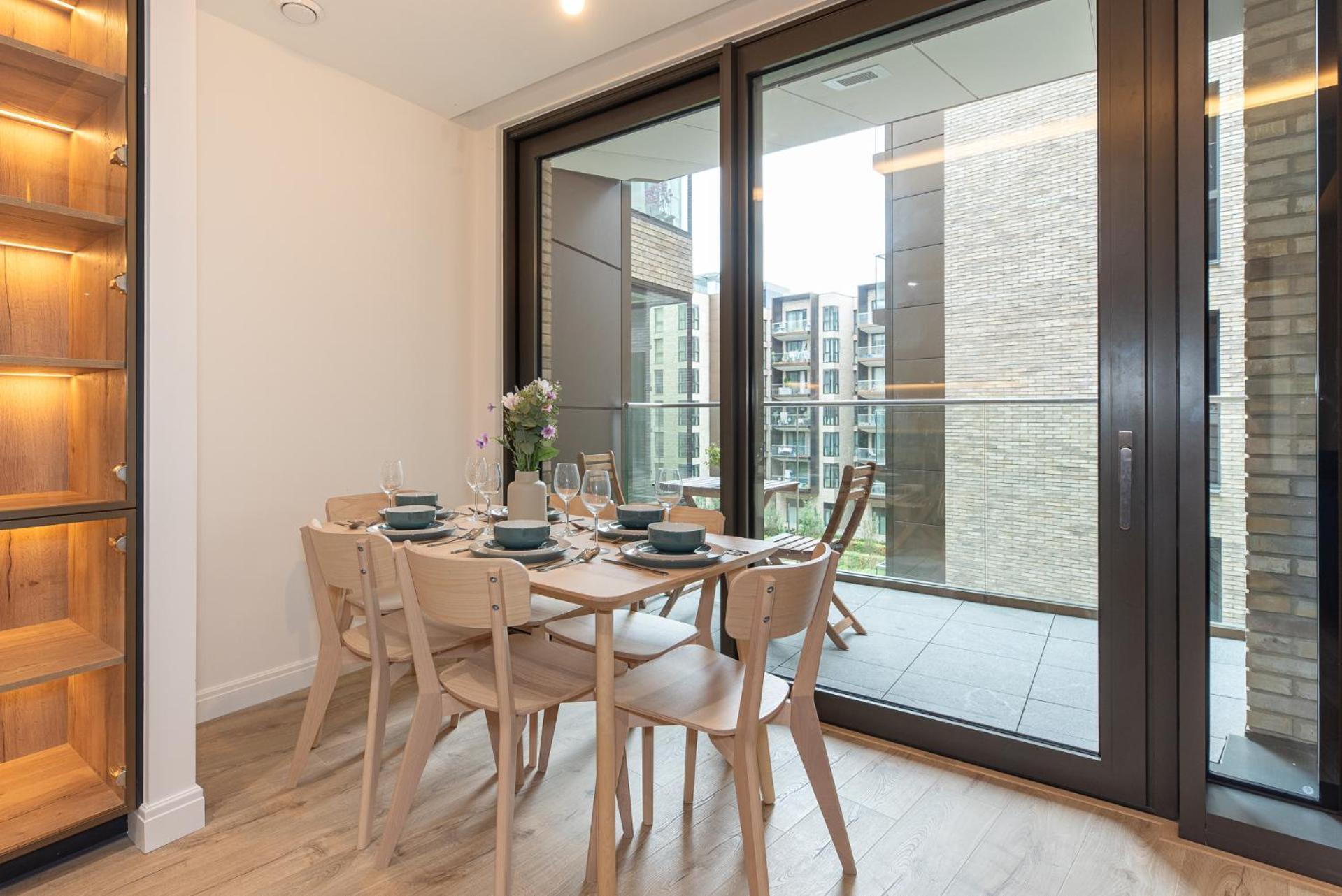 Lavish 2 Bedroom Flat With Private Balcony In Clerkenwell, Barbican Apartment London